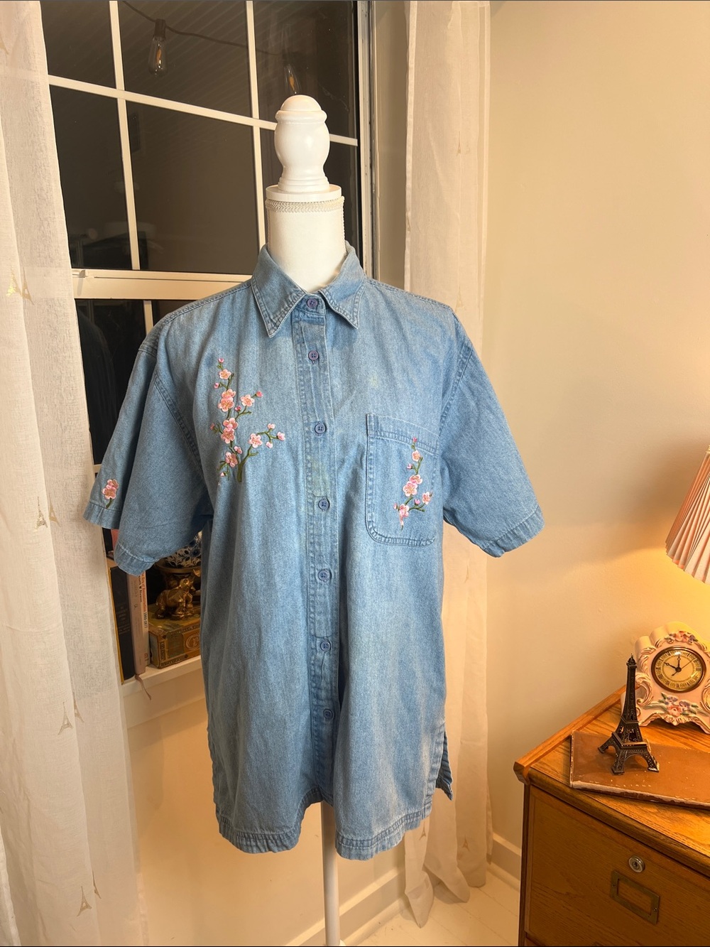 Vintage Las Olas Light Blue Denim Short-Sleeve Shirt with Floral Embroidery.